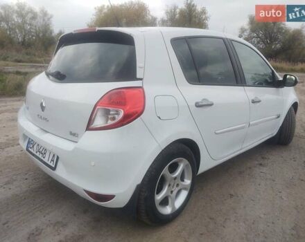 Рено Клио 2012 в Дубно на Automoto.ua Белый Рено Клио, объемом двигателя 1.46 л и пробегом 215 тыс. км за 4999 $, фото 9 на Automoto.ua