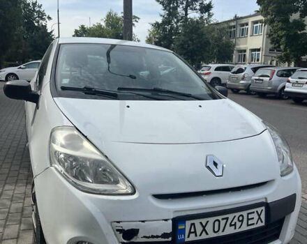 Рено Клио 2013 в Харькове на Automoto.ua Белый Рено Клио, объемом двигателя 1.46 л и пробегом 303 тыс. км за 4000 $, фото 2 на Automoto.ua