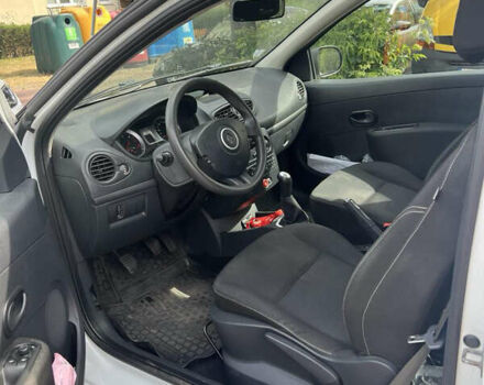 Рено Клио 2013 в Харькове на Automoto.ua Белый Рено Клио, объемом двигателя 1.46 л и пробегом 303 тыс. км за 4000 $, фото 7 на Automoto.ua