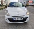 Белый Рено Клио, объемом двигателя 1.5 л и пробегом 157 тыс. км за 4500 $, фото 1 на Automoto.ua