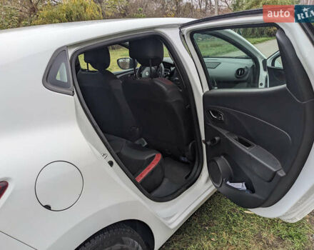 Белый Рено Клио, объемом двигателя 1.5 л и пробегом 214 тыс. км за 7297 $, фото 5 на Automoto.ua