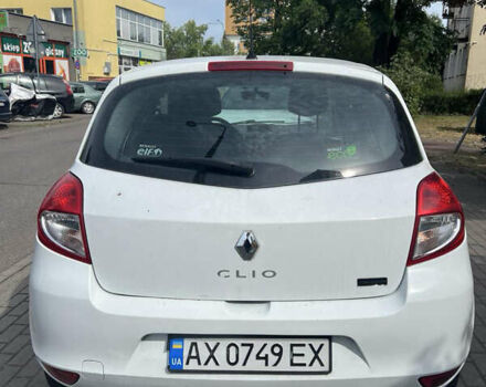 Рено Клио 2013 в Харькове на Automoto.ua Белый Рено Клио, объемом двигателя 1.46 л и пробегом 303 тыс. км за 4000 $, фото 3 на Automoto.ua