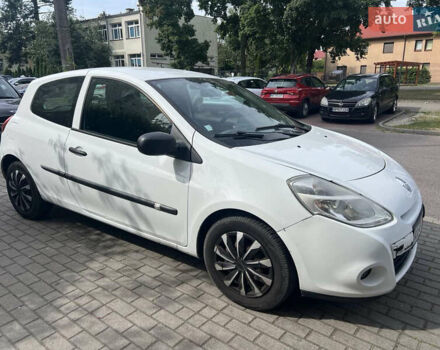 Рено Клио 2013 в Харькове на Automoto.ua Белый Рено Клио, объемом двигателя 1.46 л и пробегом 303 тыс. км за 4000 $, фото 1 на Automoto.ua