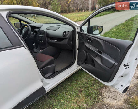 Белый Рено Клио, объемом двигателя 1.5 л и пробегом 214 тыс. км за 7297 $, фото 4 на Automoto.ua