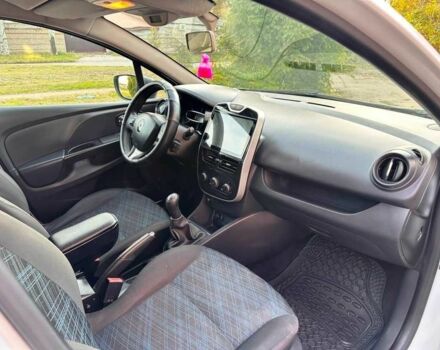 Рено Кліо 2013 у Запоріжжя на Automoto.ua Білий Рено Кліо, об'ємом двигуна 1.5 л та пробігом 241 тис. км за 7400 $, фото 18 на Automoto.ua