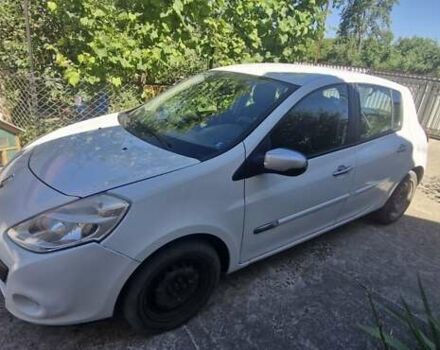 Рено Клио 2013 в Тернополе на Automoto.ua Белый Рено Клио, объемом двигателя 1.5 л и пробегом 214 тыс. км за 5000 $, фото 2 на Automoto.ua