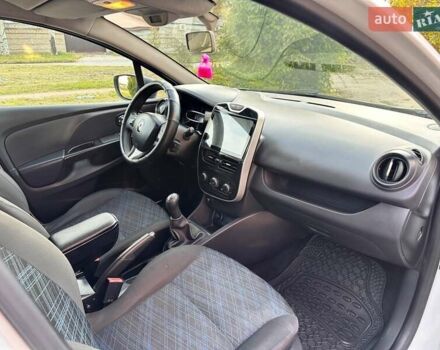 Белый Рено Клио, объемом двигателя 1.5 л и пробегом 241 тыс. км за 7200 $, фото 32 на Automoto.ua