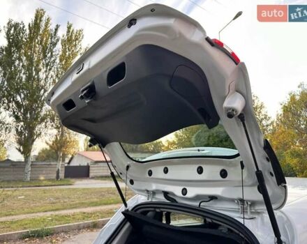 Белый Рено Клио, объемом двигателя 1.5 л и пробегом 241 тыс. км за 7200 $, фото 20 на Automoto.ua