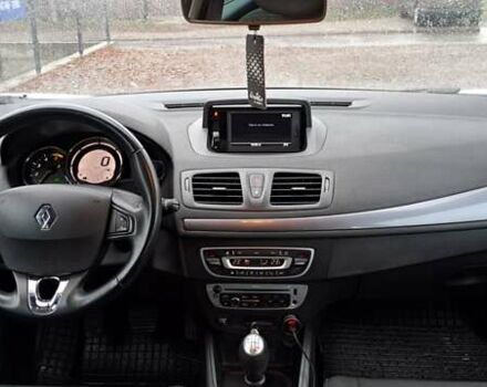 Белый Рено Клио, объемом двигателя 1.5 л и пробегом 172 тыс. км за 9500 $, фото 4 на Automoto.ua