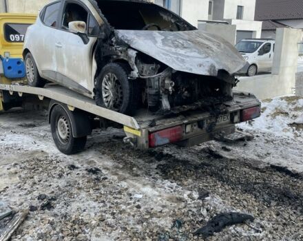 Белый Рено Клио, объемом двигателя 1.5 л и пробегом 230 тыс. км за 1100 $, фото 1 на Automoto.ua