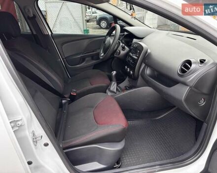 Білий Рено Кліо, об'ємом двигуна 1.5 л та пробігом 195 тис. км за 6990 $, фото 16 на Automoto.ua