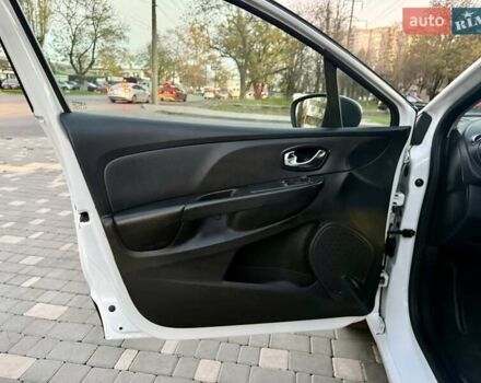 Белый Рено Клио, объемом двигателя 1.5 л и пробегом 220 тыс. км за 5999 $, фото 20 на Automoto.ua