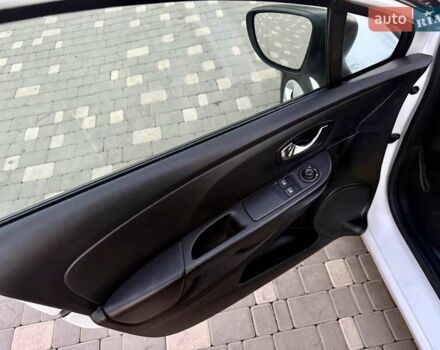 Белый Рено Клио, объемом двигателя 1.5 л и пробегом 220 тыс. км за 5999 $, фото 38 на Automoto.ua