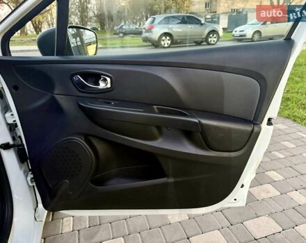 Белый Рено Клио, объемом двигателя 1.5 л и пробегом 220 тыс. км за 5999 $, фото 46 на Automoto.ua