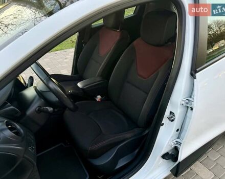 Белый Рено Клио, объемом двигателя 1.5 л и пробегом 220 тыс. км за 5999 $, фото 41 на Automoto.ua