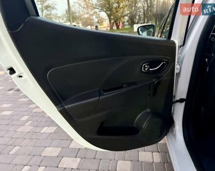 Белый Рено Клио, объемом двигателя 1.5 л и пробегом 220 тыс. км за 5999 $, фото 52 на Automoto.ua