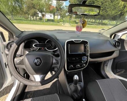 Белый Рено Клио, объемом двигателя 1.5 л и пробегом 220 тыс. км за 8000 $, фото 5 на Automoto.ua