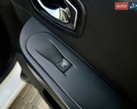 Белый Рено Клио, объемом двигателя 1.5 л и пробегом 220 тыс. км за 5999 $, фото 48 на Automoto.ua