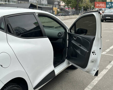 Белый Рено Клио, объемом двигателя 1.5 л и пробегом 303 тыс. км за 6900 $, фото 13 на Automoto.ua