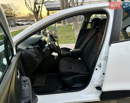 Белый Рено Клио, объемом двигателя 1.5 л и пробегом 220 тыс. км за 5999 $, фото 40 на Automoto.ua