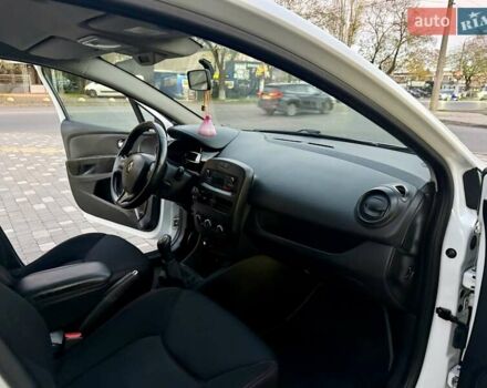 Белый Рено Клио, объемом двигателя 1.5 л и пробегом 220 тыс. км за 5999 $, фото 51 на Automoto.ua