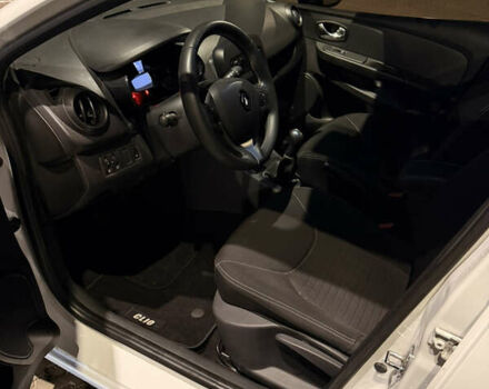 Белый Рено Клио, объемом двигателя 1.5 л и пробегом 135 тыс. км за 7700 $, фото 6 на Automoto.ua