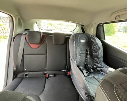 Белый Рено Клио, объемом двигателя 1.5 л и пробегом 220 тыс. км за 8000 $, фото 12 на Automoto.ua