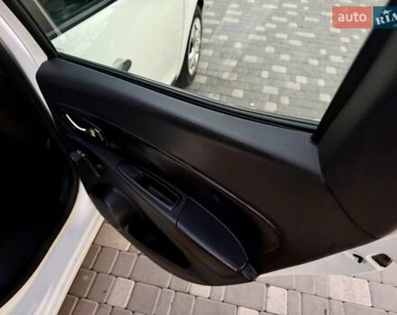 Белый Рено Клио, объемом двигателя 1.5 л и пробегом 220 тыс. км за 5999 $, фото 57 на Automoto.ua