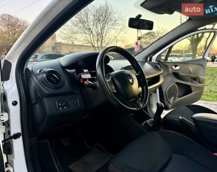 Белый Рено Клио, объемом двигателя 1.5 л и пробегом 220 тыс. км за 5999 $, фото 42 на Automoto.ua