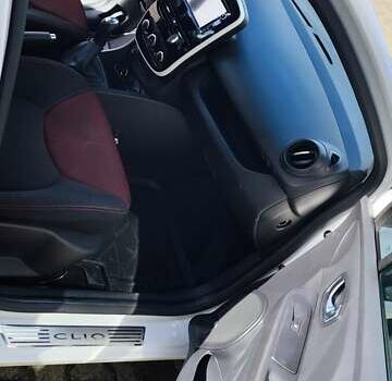 Рено Клио 2015 в Львове на Automoto.ua Белый Рено Клио, объемом двигателя 1.5 л и пробегом 130 тыс. км за 9200 $, фото 13 на Automoto.ua