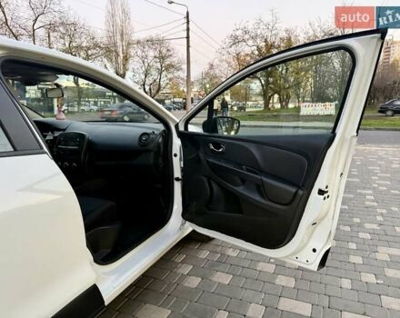 Белый Рено Клио, объемом двигателя 1.5 л и пробегом 220 тыс. км за 5999 $, фото 45 на Automoto.ua