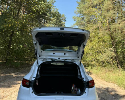 Рено Клио 2016 в Кобеляках на Automoto.ua Белый Рено Клио, объемом двигателя 1.46 л и пробегом 103 тыс. км за 9950 $, фото 12 на Automoto.ua