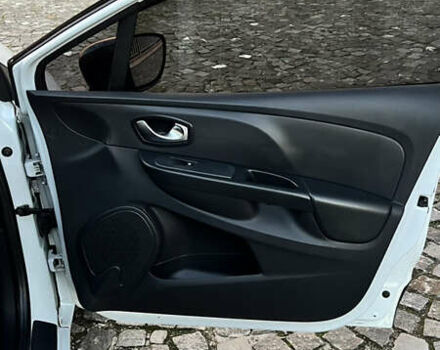 Белый Рено Клио, объемом двигателя 1.46 л и пробегом 229 тыс. км за 8500 $, фото 14 на Automoto.ua