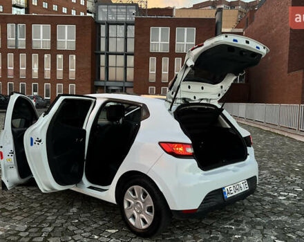 Белый Рено Клио, объемом двигателя 1.46 л и пробегом 229 тыс. км за 8500 $, фото 2 на Automoto.ua