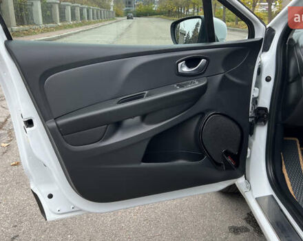 Белый Рено Клио, объемом двигателя 1.5 л и пробегом 149 тыс. км за 10300 $, фото 28 на Automoto.ua