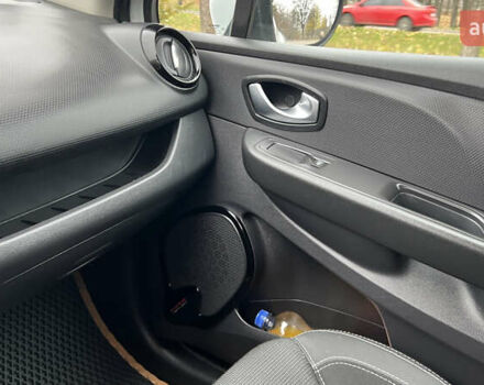 Белый Рено Клио, объемом двигателя 1.5 л и пробегом 149 тыс. км за 10300 $, фото 37 на Automoto.ua