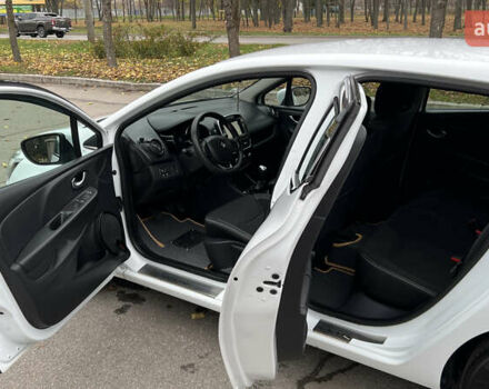 Белый Рено Клио, объемом двигателя 1.5 л и пробегом 149 тыс. км за 10300 $, фото 25 на Automoto.ua