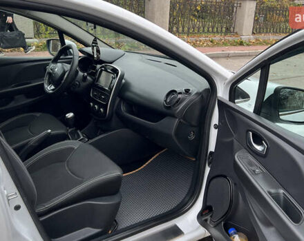 Белый Рено Клио, объемом двигателя 1.5 л и пробегом 149 тыс. км за 10300 $, фото 42 на Automoto.ua