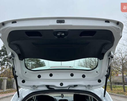 Белый Рено Клио, объемом двигателя 1.5 л и пробегом 149 тыс. км за 10300 $, фото 58 на Automoto.ua