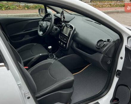 Белый Рено Клио, объемом двигателя 1.5 л и пробегом 149 тыс. км за 10300 $, фото 39 на Automoto.ua