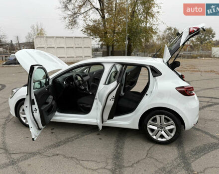 Белый Рено Клио, объемом двигателя 1.6 л и пробегом 167 тыс. км за 15399 $, фото 90 на Automoto.ua