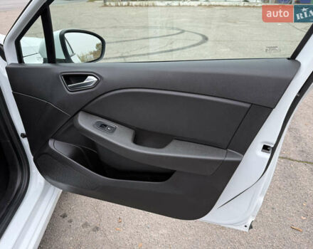 Белый Рено Клио, объемом двигателя 1.6 л и пробегом 167 тыс. км за 15399 $, фото 38 на Automoto.ua