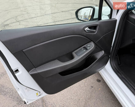 Белый Рено Клио, объемом двигателя 1.6 л и пробегом 167 тыс. км за 15399 $, фото 48 на Automoto.ua