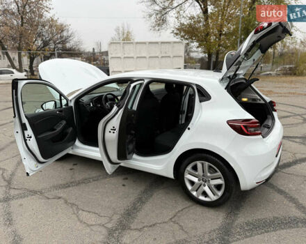 Белый Рено Клио, объемом двигателя 1.6 л и пробегом 167 тыс. км за 15399 $, фото 86 на Automoto.ua