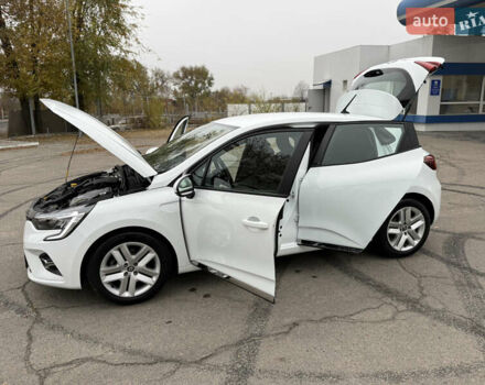 Белый Рено Клио, объемом двигателя 1.6 л и пробегом 167 тыс. км за 15399 $, фото 93 на Automoto.ua