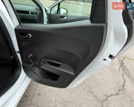 Белый Рено Клио, объемом двигателя 1.6 л и пробегом 167 тыс. км за 15399 $, фото 42 на Automoto.ua