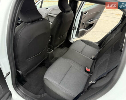 Белый Рено Клио, объемом двигателя 1.6 л и пробегом 167 тыс. км за 15399 $, фото 6 на Automoto.ua