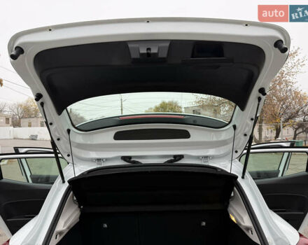 Белый Рено Клио, объемом двигателя 1.6 л и пробегом 167 тыс. км за 15399 $, фото 69 на Automoto.ua