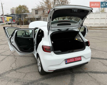 Белый Рено Клио, объемом двигателя 1.6 л и пробегом 167 тыс. км за 15399 $, фото 85 на Automoto.ua