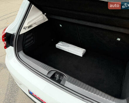 Белый Рено Клио, объемом двигателя 1.6 л и пробегом 167 тыс. км за 15399 $, фото 72 на Automoto.ua